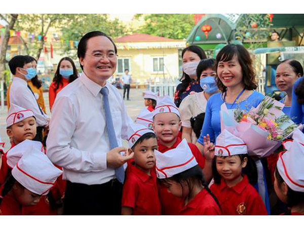 Bộ trưởng Phùng Xuân Nhạ chúc học sinh, giáo viên bước vào năm học mới với tâm thế tốt nhất